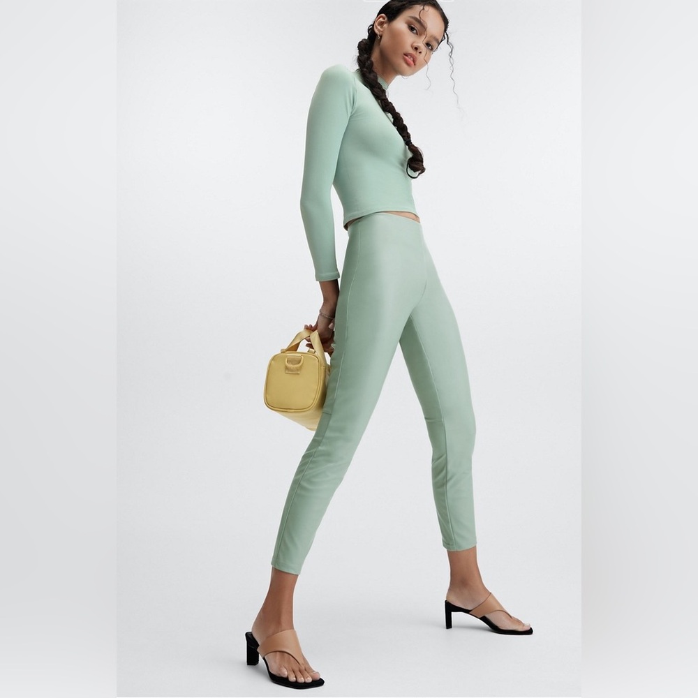 🌼FABLETICS🌼 NWT Vegan Leather High Waist Leggings in Dusty Garden, Size L